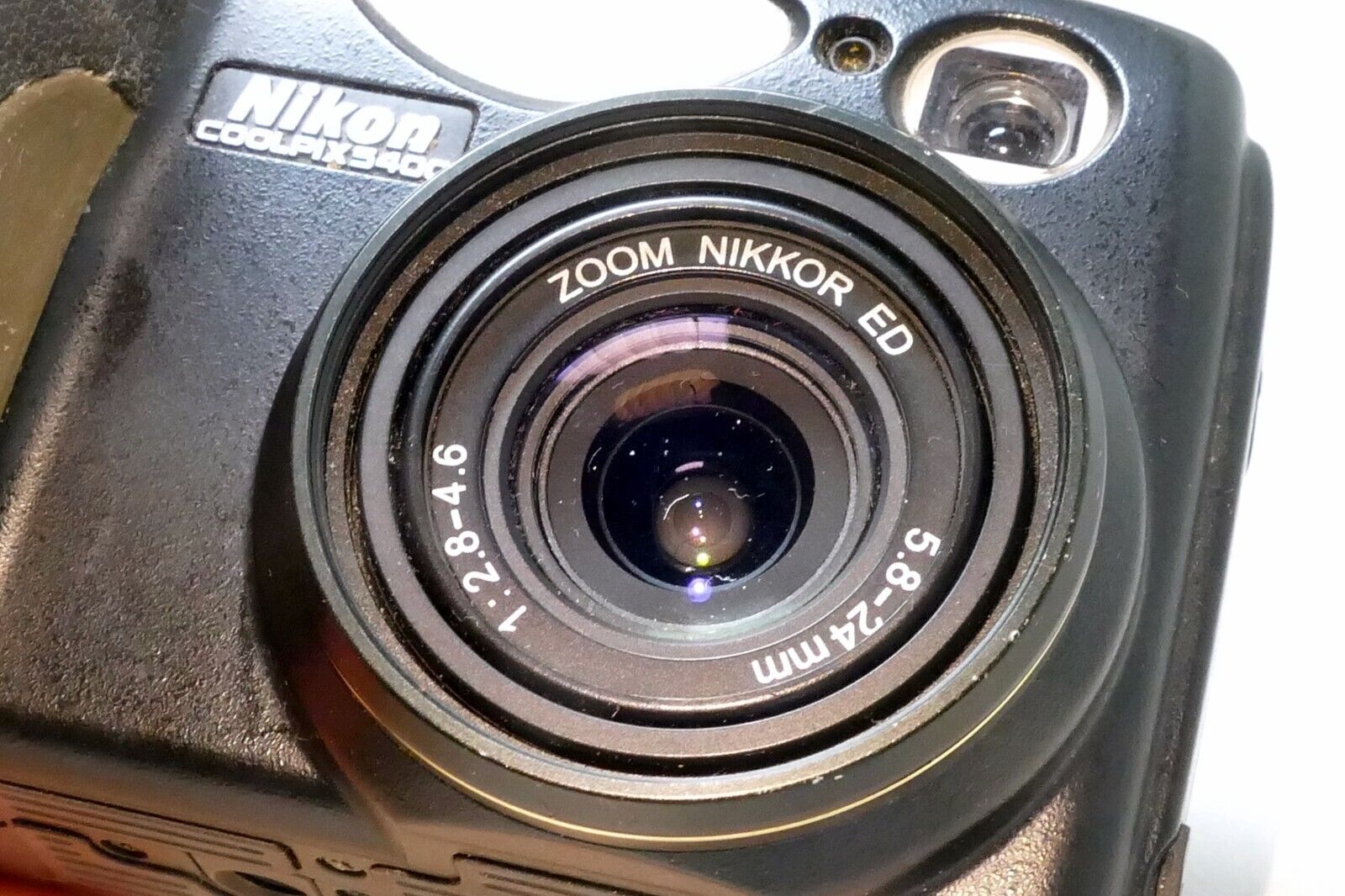 Nikon COOLPIX 5400 Digital 5.1MP Digital Camera Battery Included U284