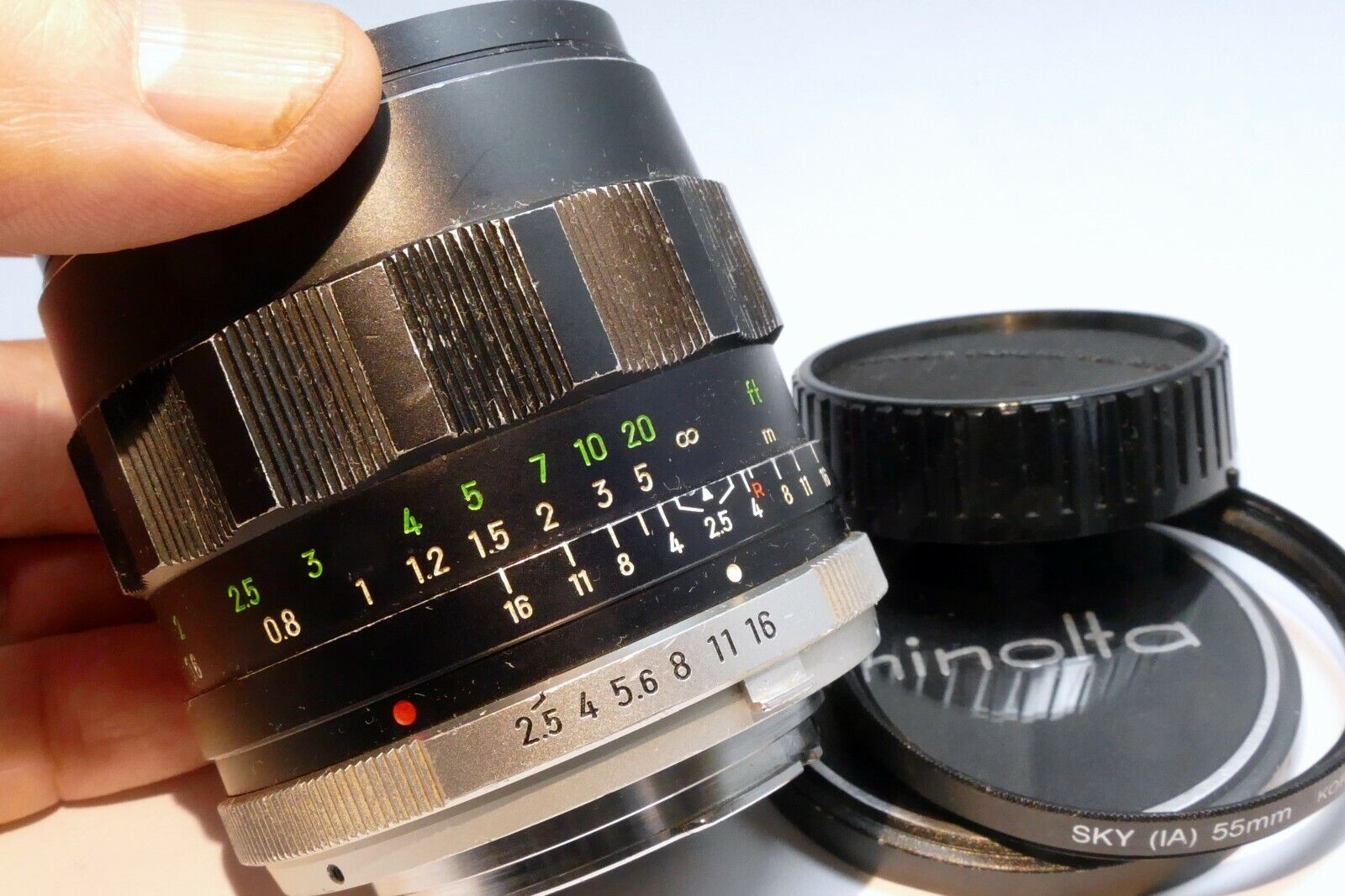 Minolta 28mm f2.5 Lens manual Focus MC W Rokkor- SI ( slow aperture, and dust )