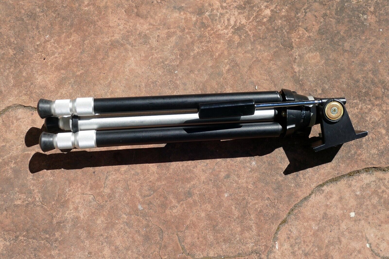 Sony VCT-20A Elevator Tripod with Pan/Tilt Head 19.5"- 54" genuine OEM vintage