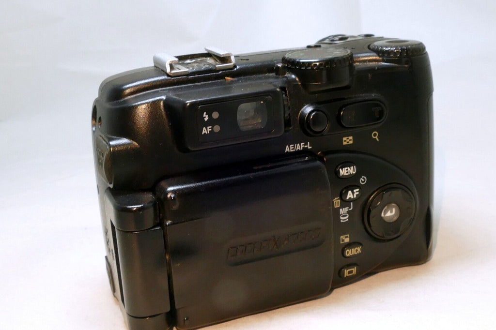 Nikon COOLPIX 5400 Digital 5.1MP Digital Camera Battery Included U284