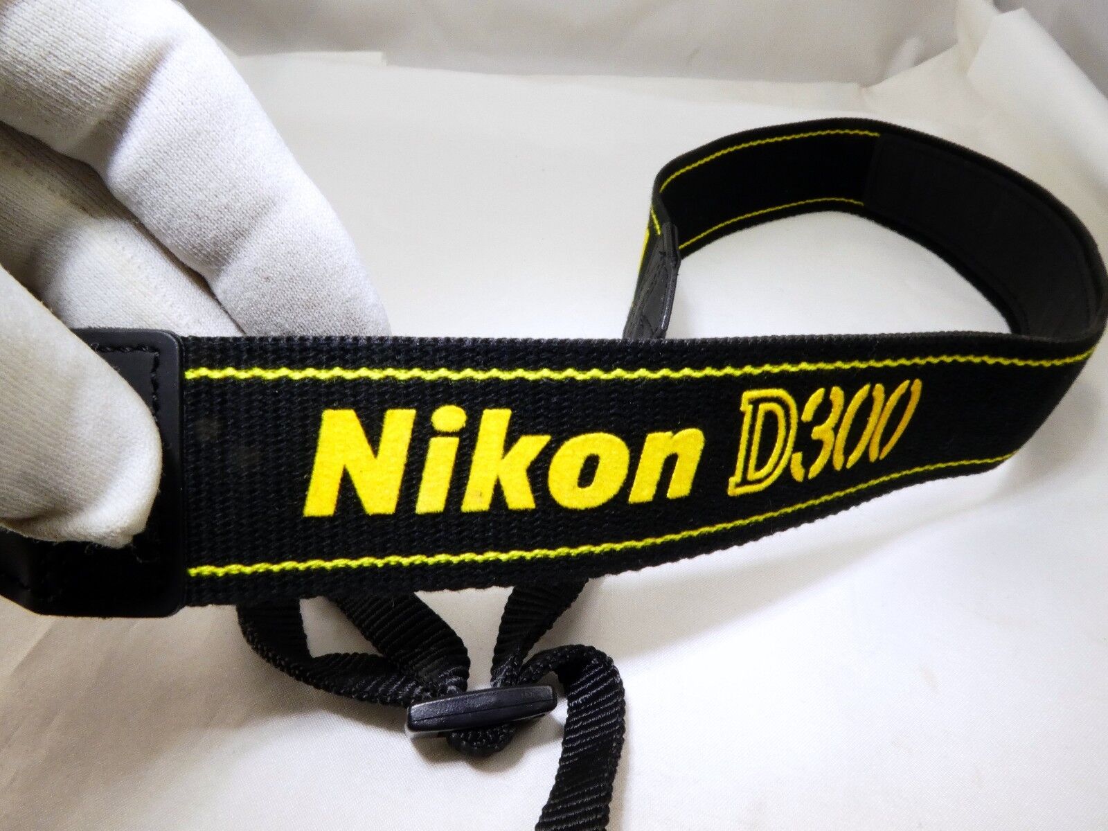 Camera Strap Nikon D300  Grey Genuine OEM Genuine   AN-DC300