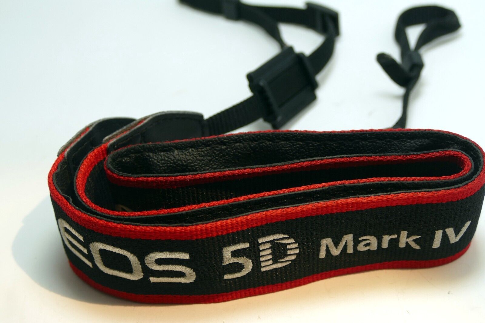 Canon EOS 5D Mark IV Digital Camera Neck Shoulder Strap Black-Red - Genuine OEM