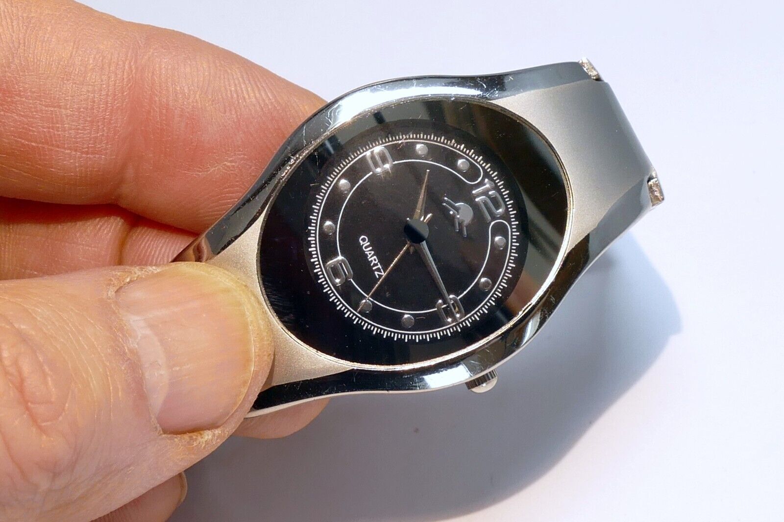 Mens Silver Tone Quartz Flex Band Arabic Numerals Watch - Needs Battery