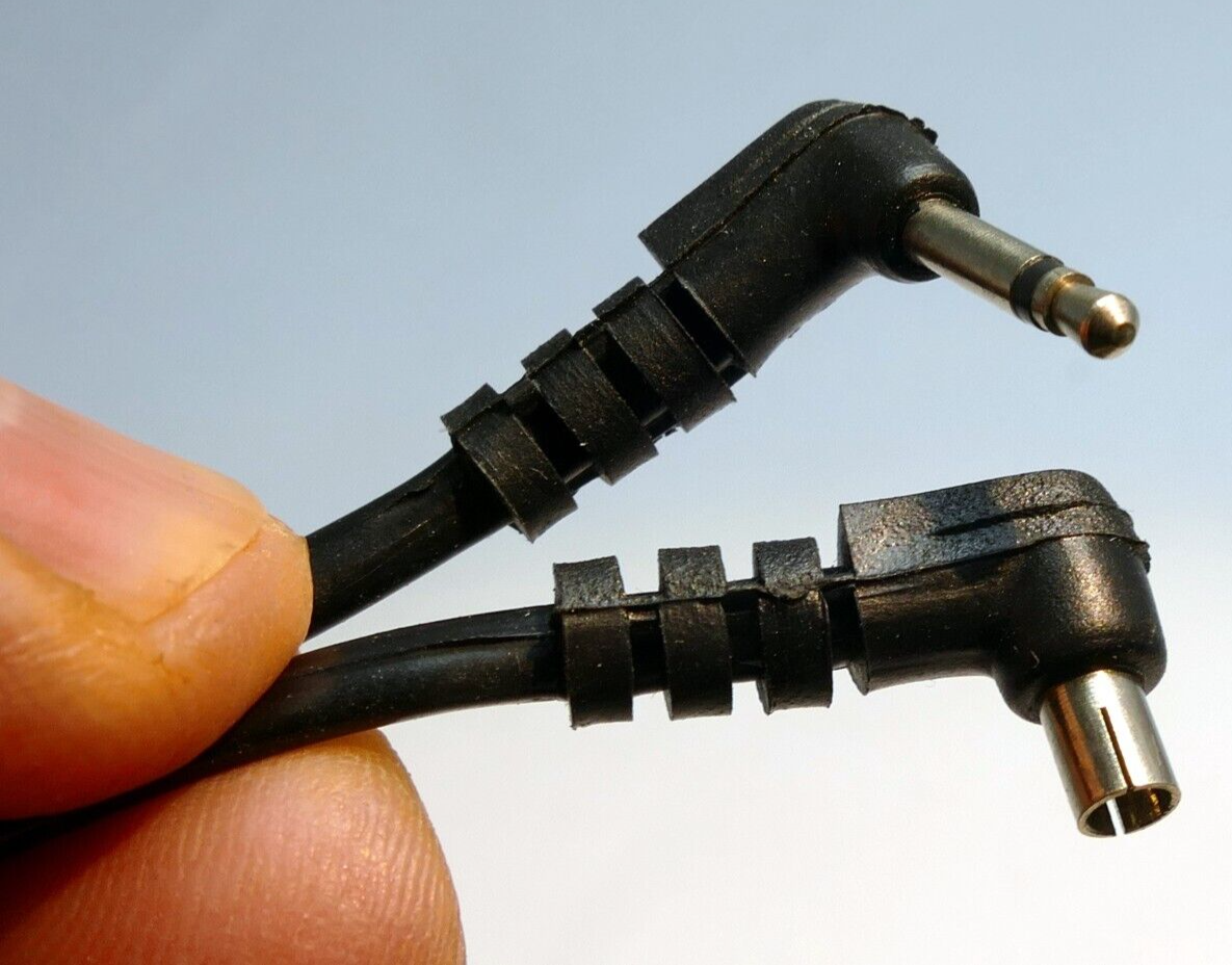 1ft Flash Strobe Extension Cord  Heavy Duty PC Male to 2.5 mm  male phone camera