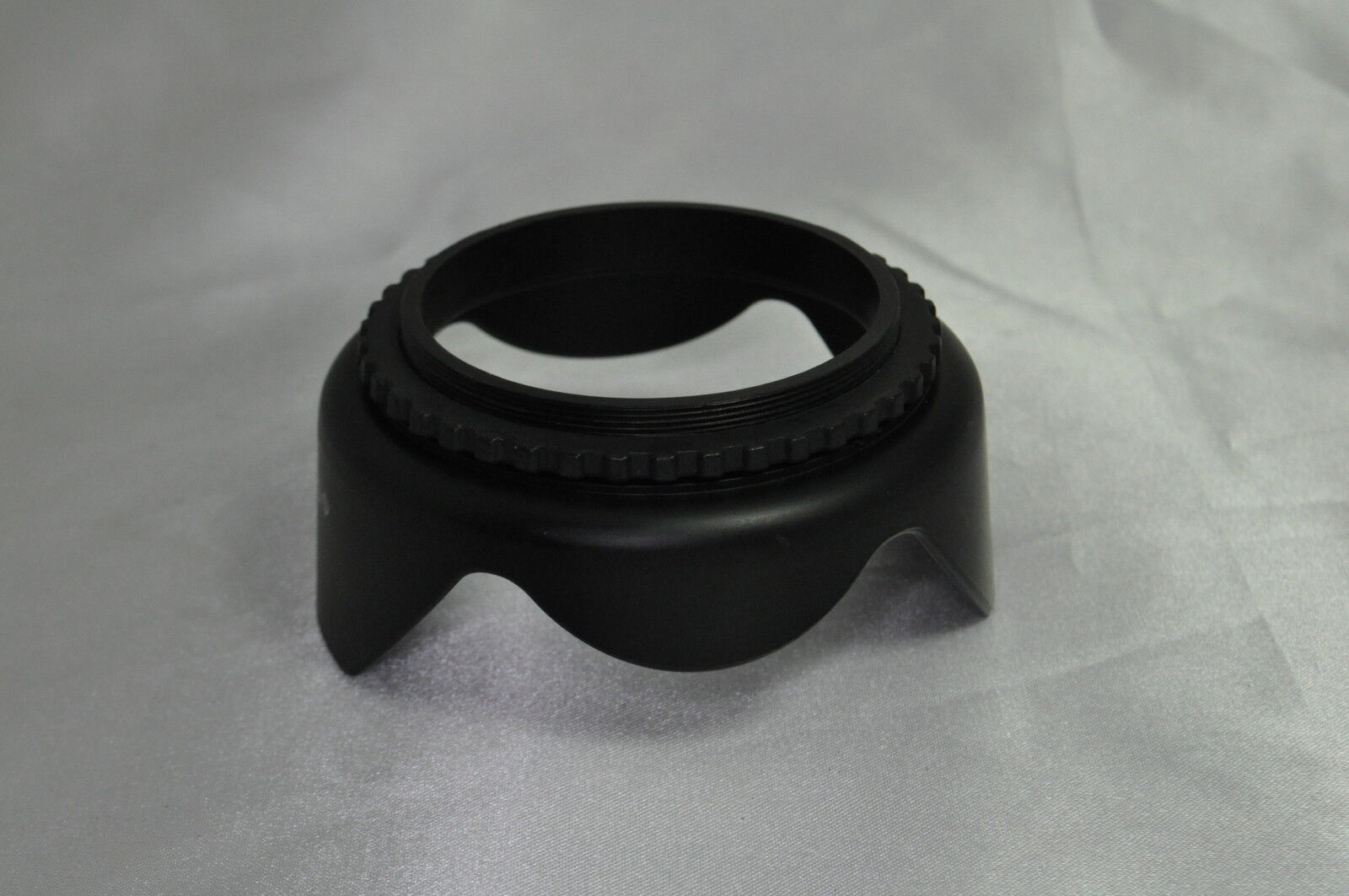 58mm Plastic Lens Hood Screw in Type Petal Shaped for zoom