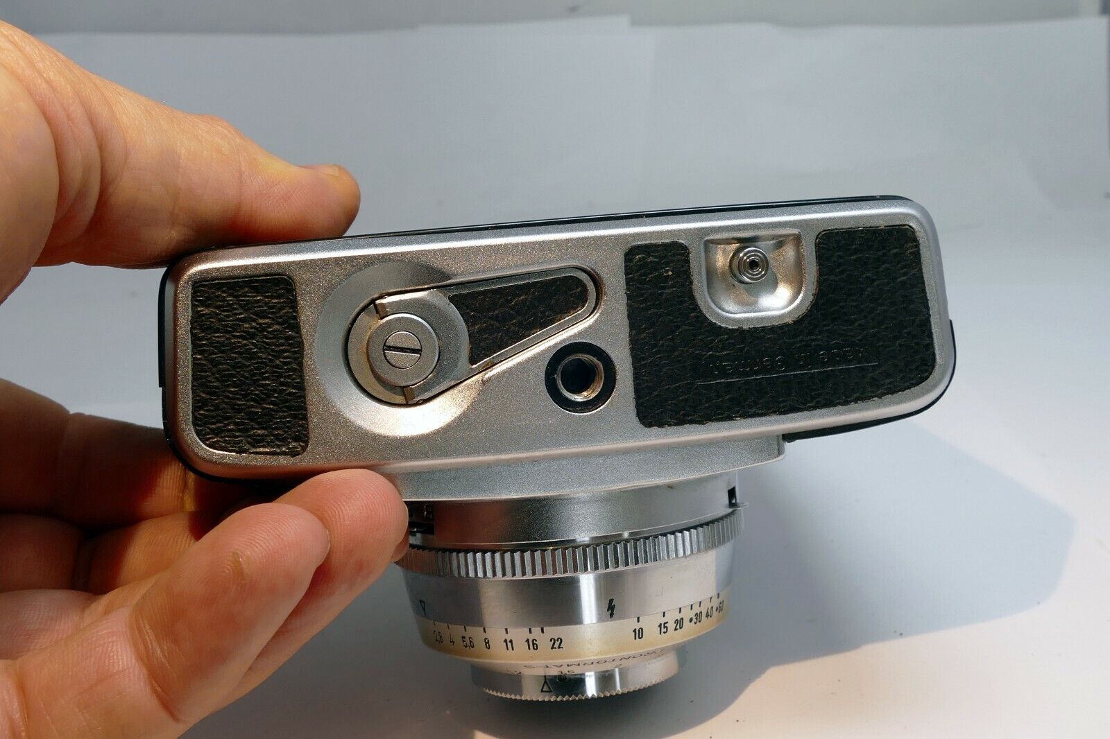 CAMERA ZEISS IKON TENAX CAMERA  - as is for parts or not working