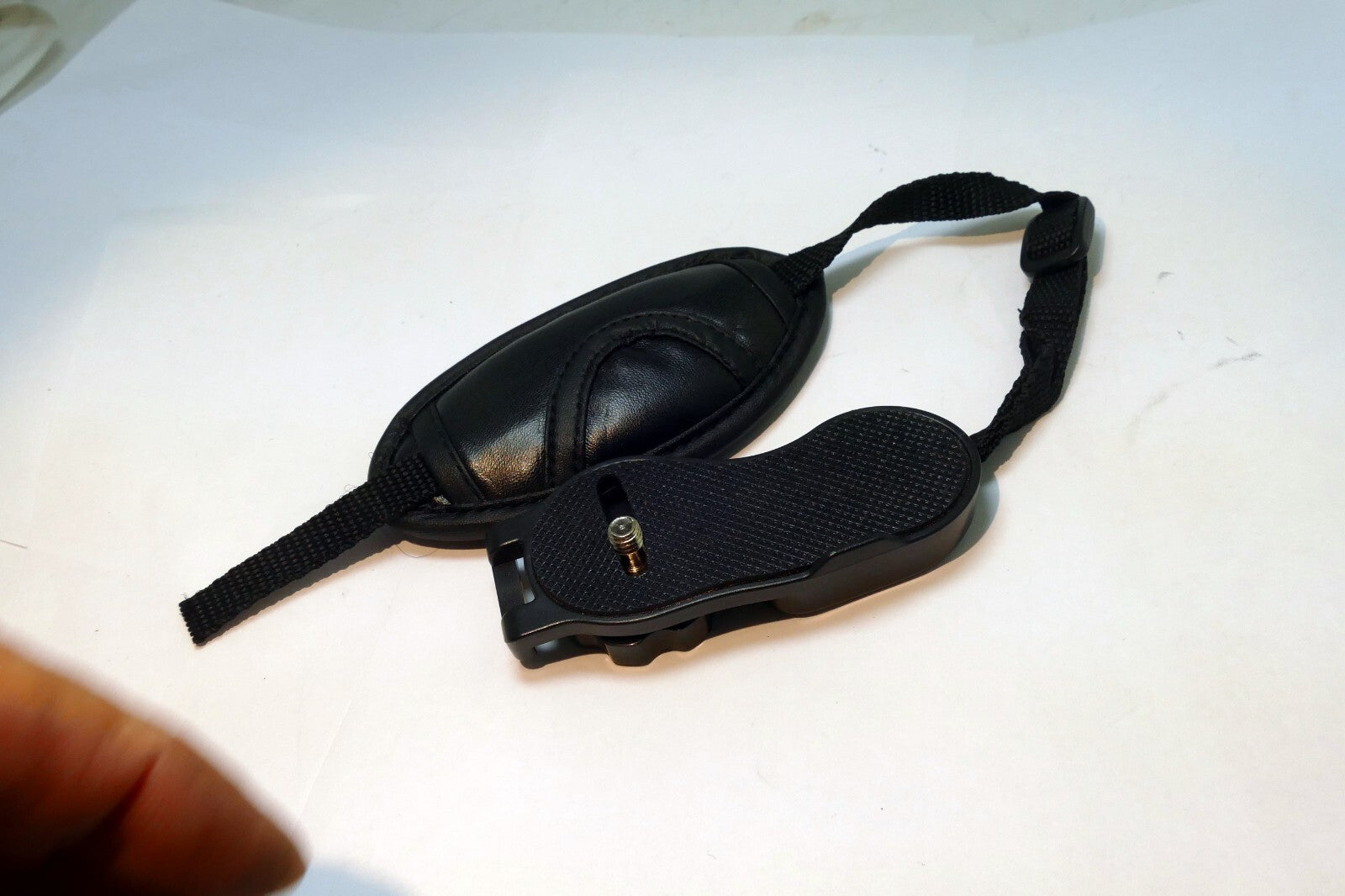 Camera Wrist strap grip with tripod 1/4" screw (missing one buckle)