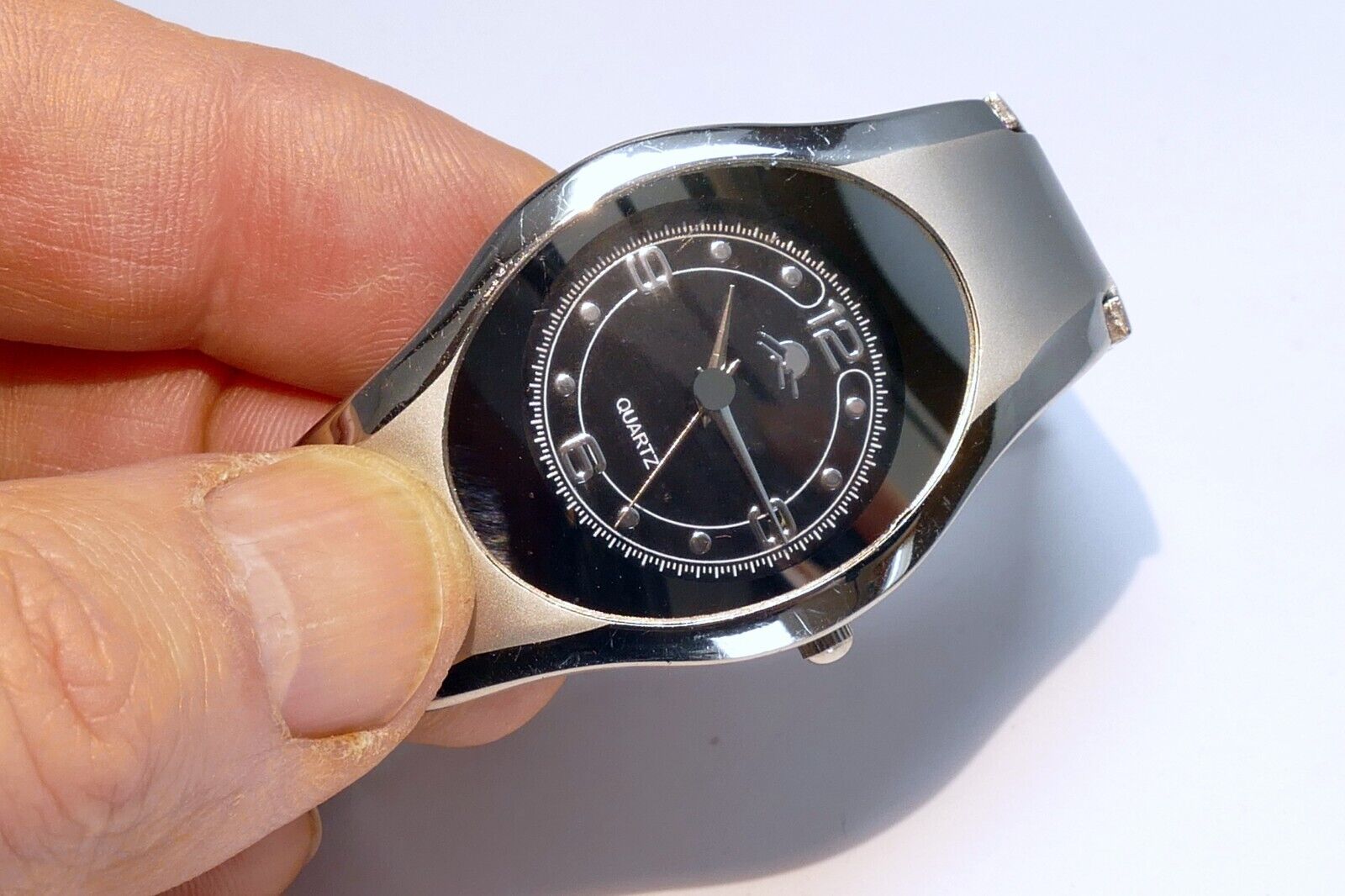 Mens Silver Tone Quartz Flex Band Arabic Numerals Watch - Needs Battery