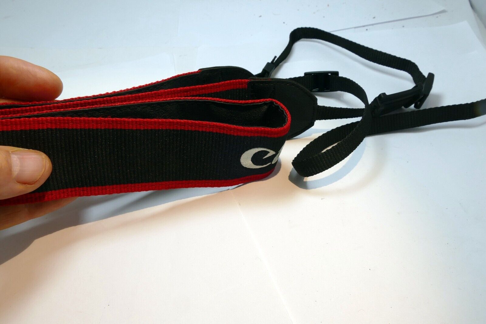 Canon EOS 7D Mark II Camera Shoulder Neck Strap Black-Red  -  Genuine OEM - MINT