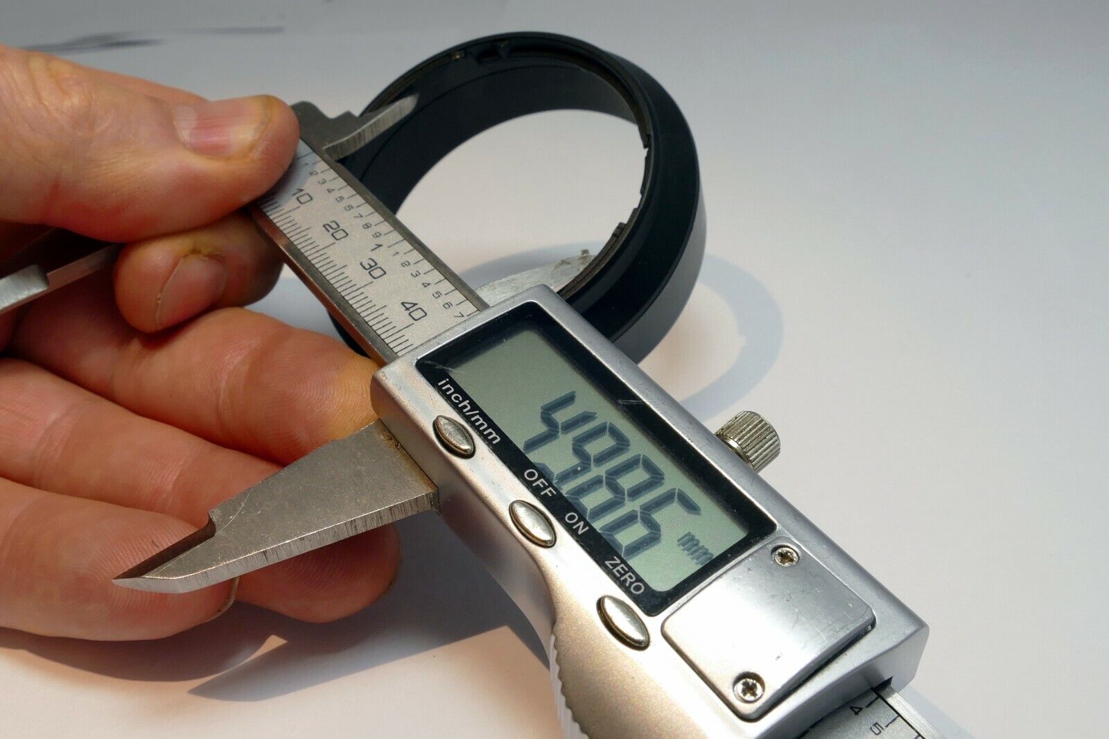 Plastic Metal Lens Hood 46-47mm unknown lens