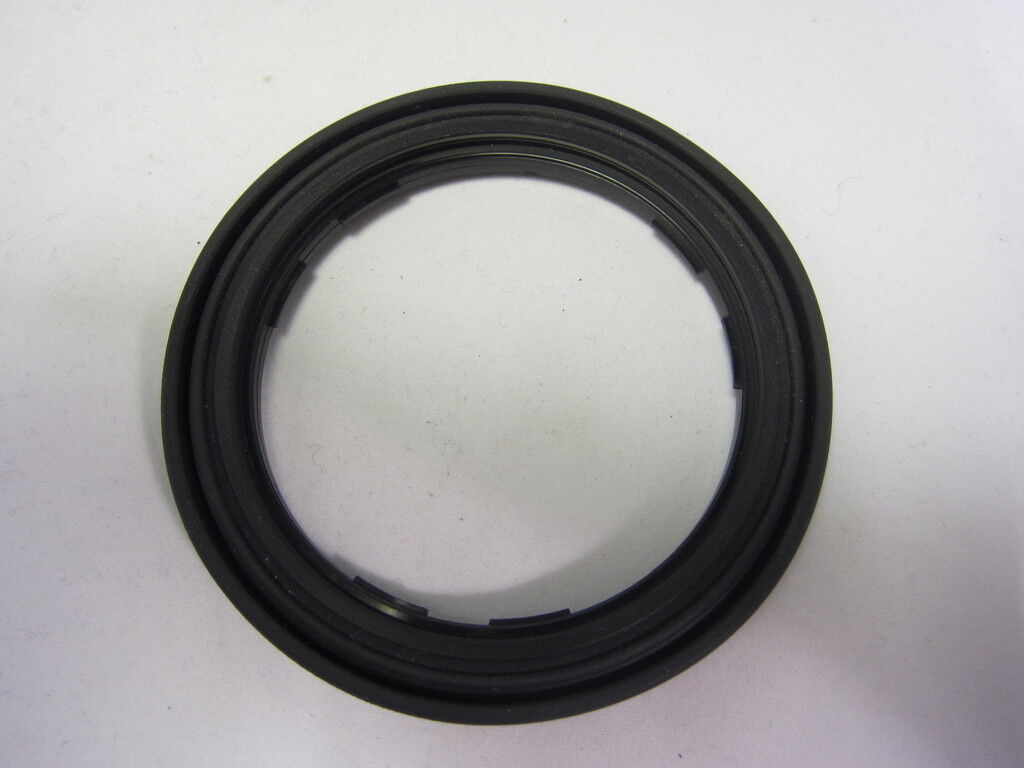 Generic  Rubber Lens Hood 62mm twist on type  6206013