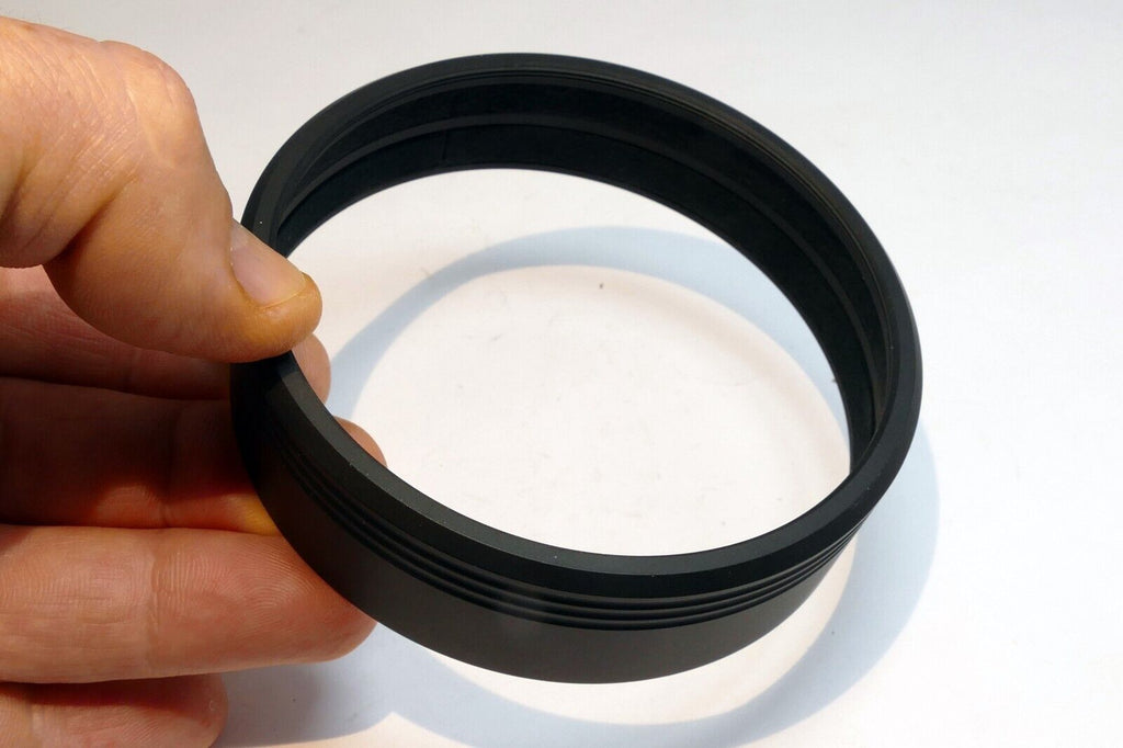 Shade Lens Hood adapter with 82mm threads in the front