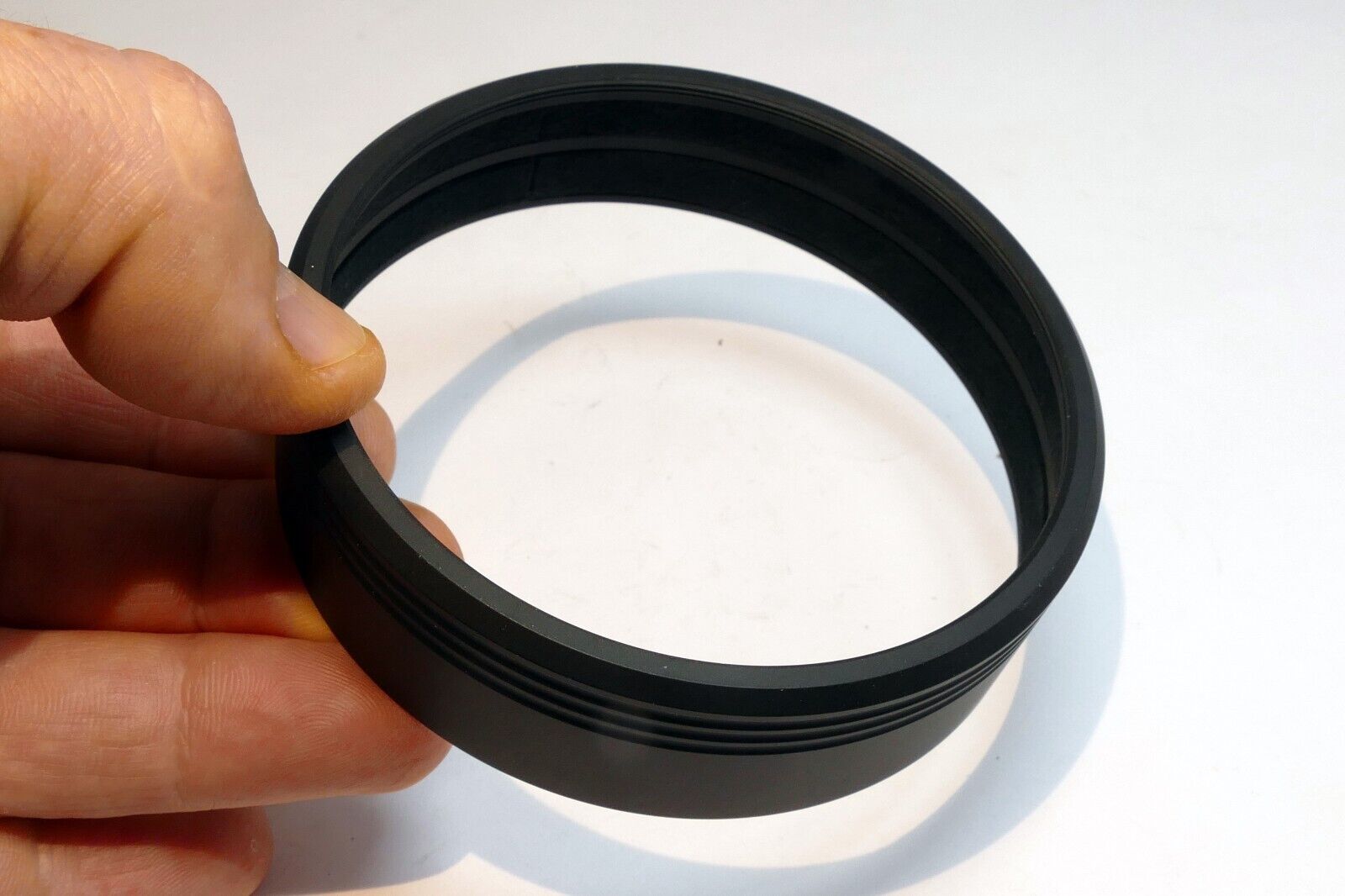 Shade Lens Hood adapter with 82mm threads in the front