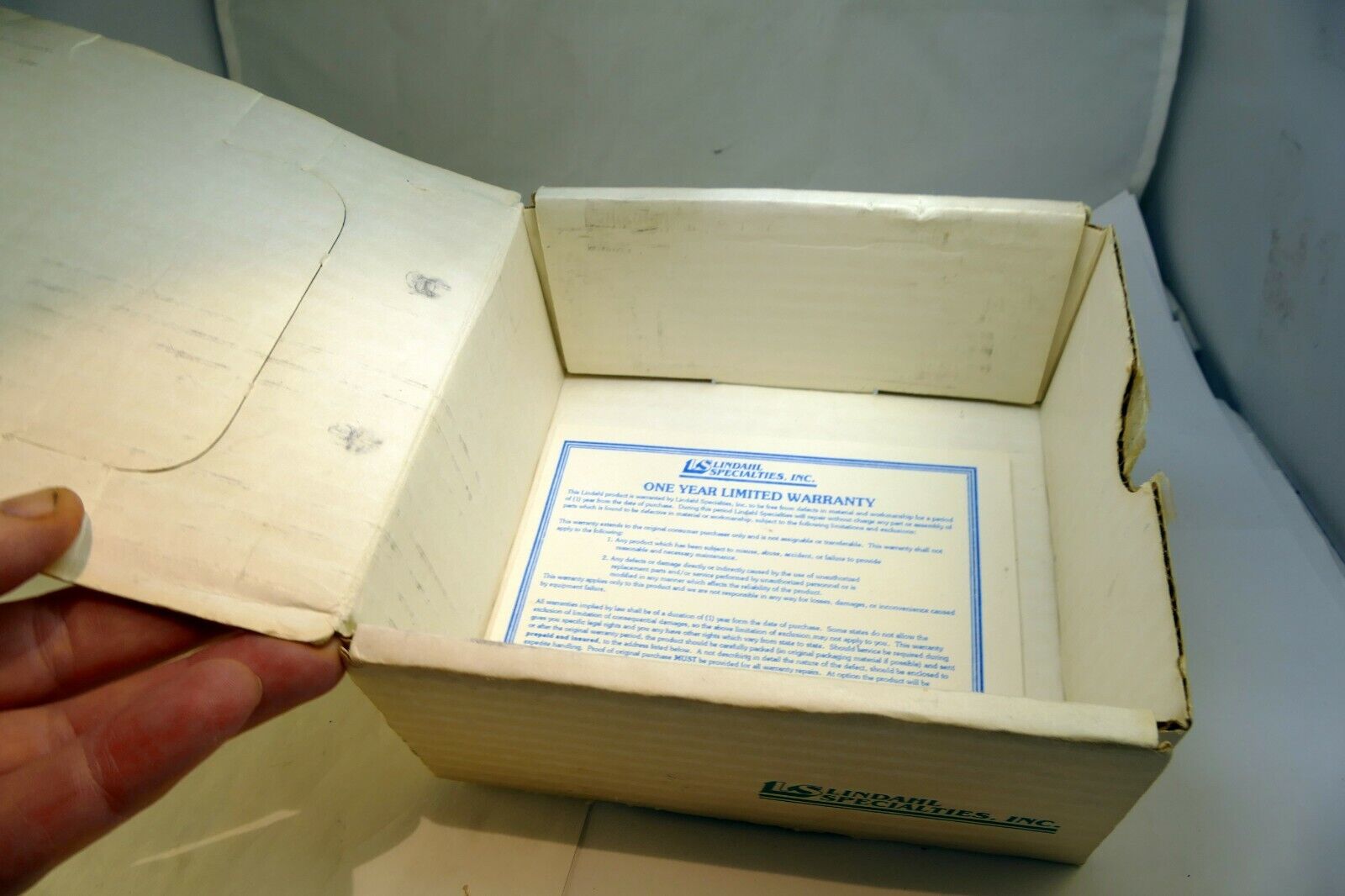 Empty box only for LS Lindahl Specialties bell-O-Shade 31-1325