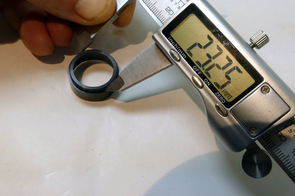 BOLEX Threaded series 4 IV 23.8mm metal hood for Switar