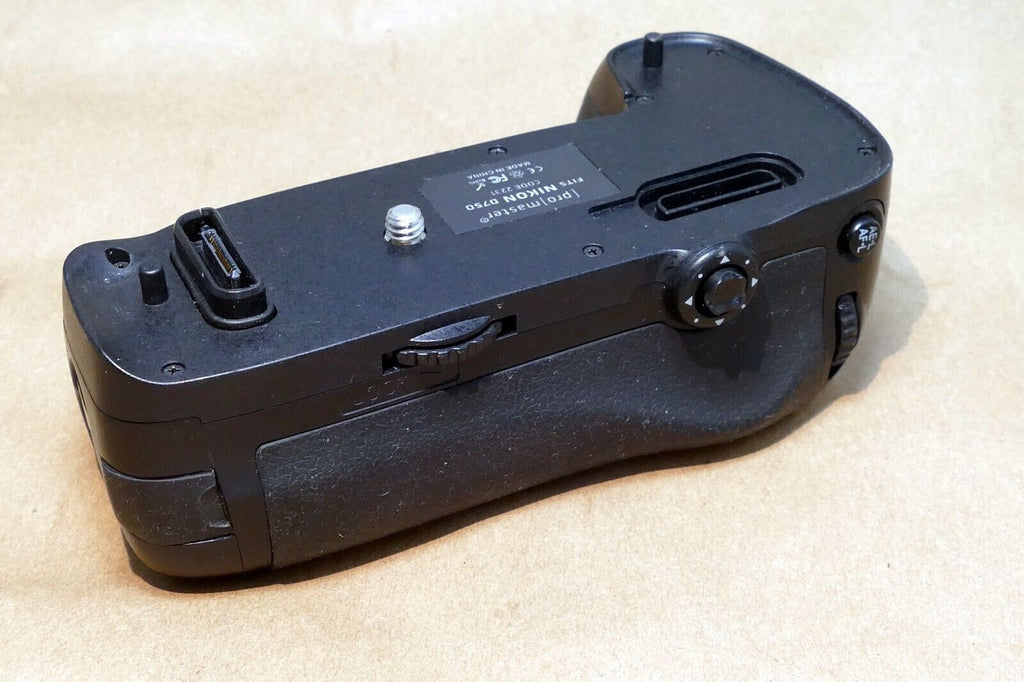 Promaster D750 Grip New in Box