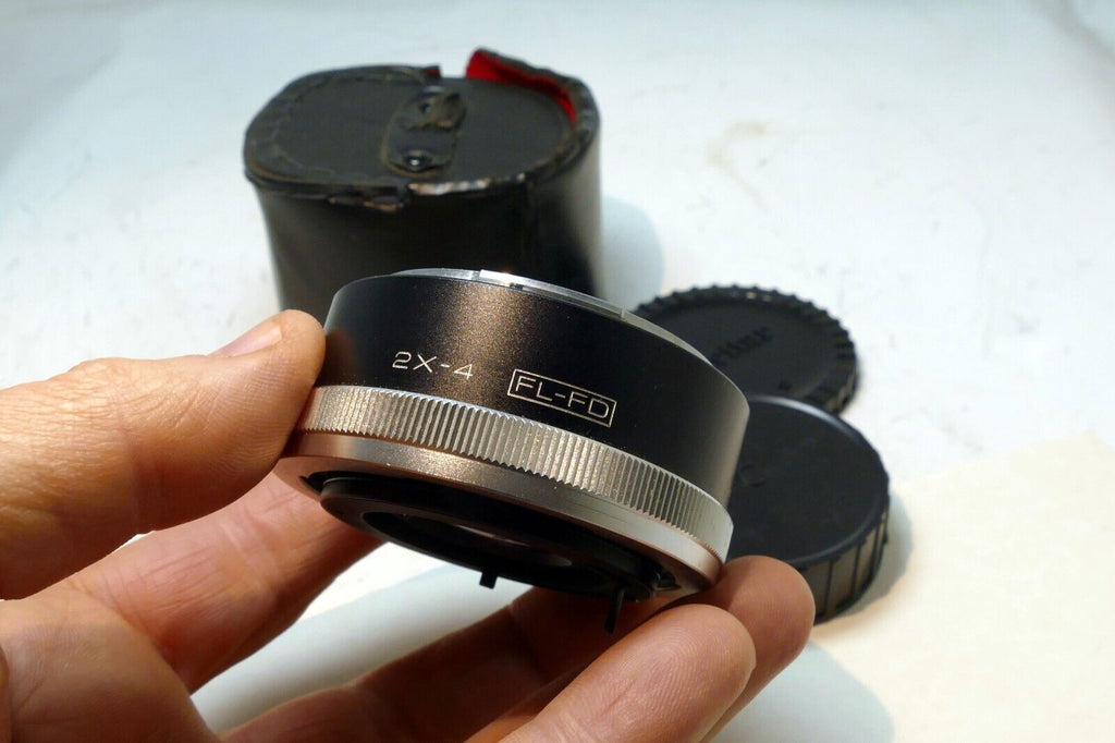 Vivitar MC 2X FD Lens for CANON FD mount with caps and case