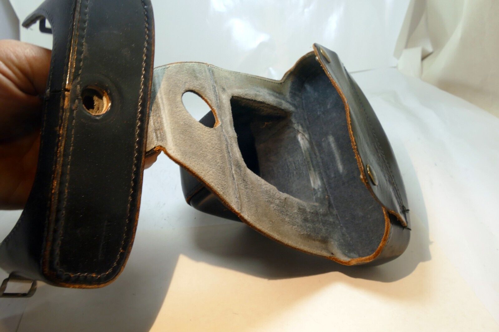 Leica Wetzlar Leather Camera Case  for Leica R R2 - missing tripod screw