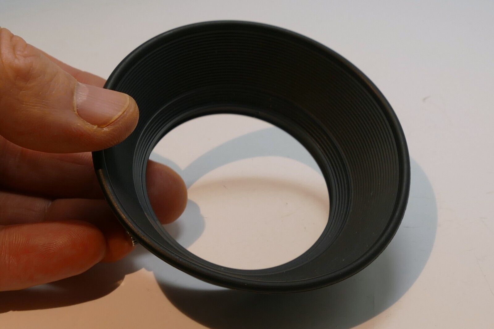 55mm Olympus OM 35-105mm f3.5-4.5 lens hood shade - OEM Genuine fits 24mm f2.0