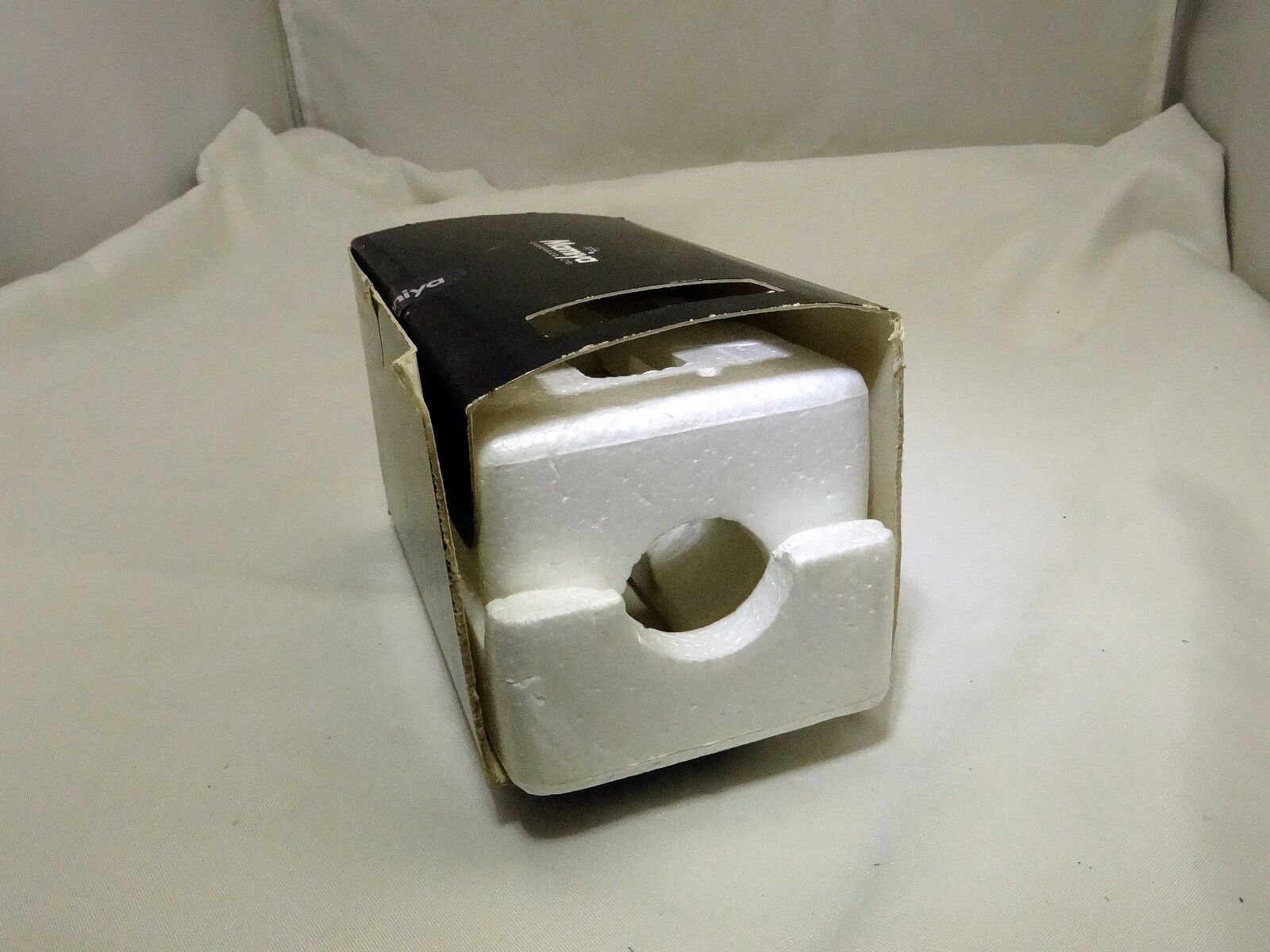 Empty box for Mamiya Sekor Macro E 50mm f3.5 Lens ZE with foam (damaged)