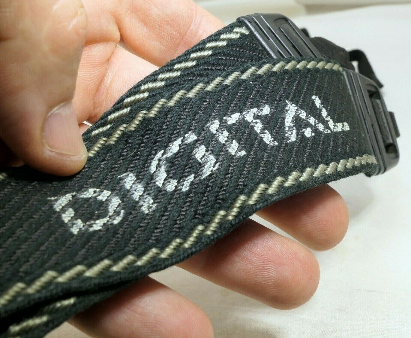Canon EOS SLR Digital Camera Neck Shoulder Strap Genuine OEM  Black- White