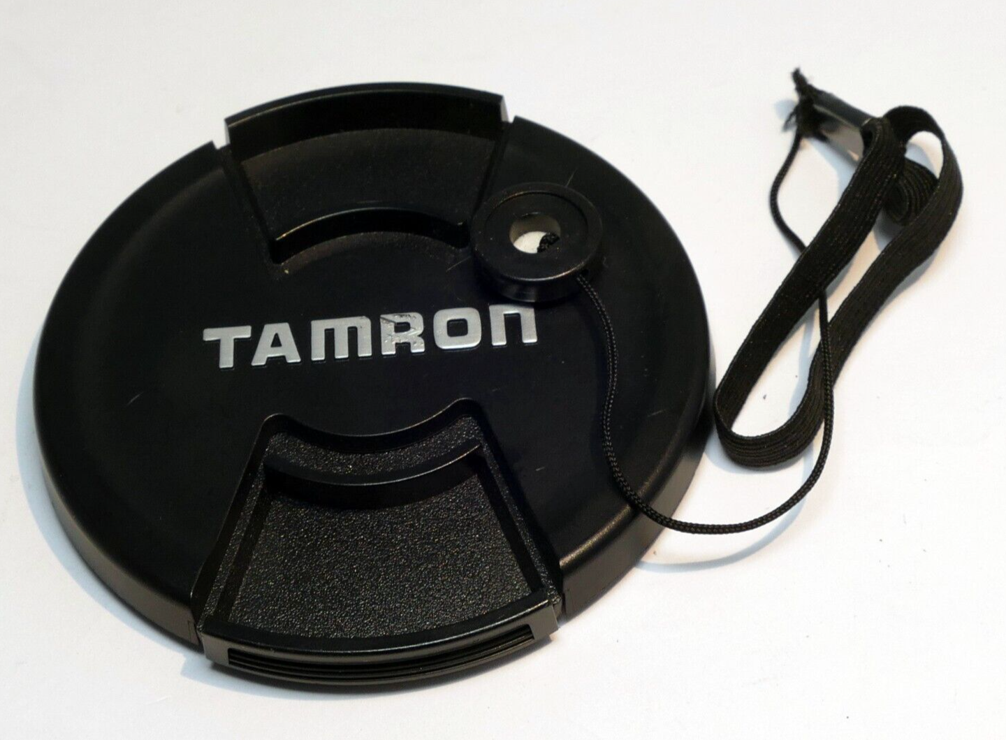 Tamron  77mm rim Lens Front Cap with keeper string