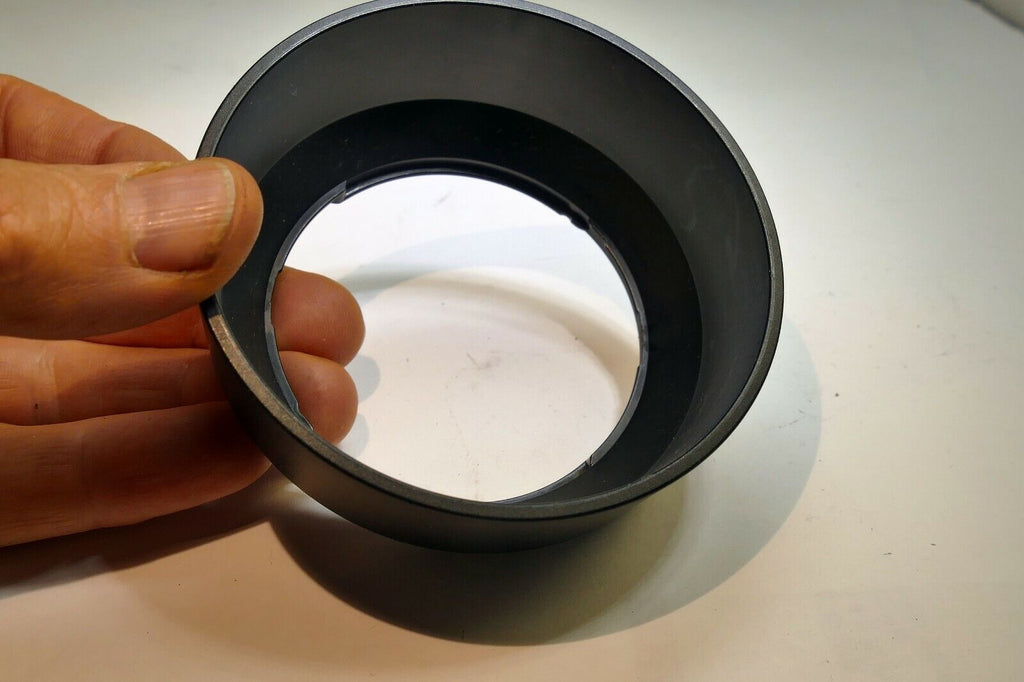 66mm Plastic twist on type Lens Hood Shade