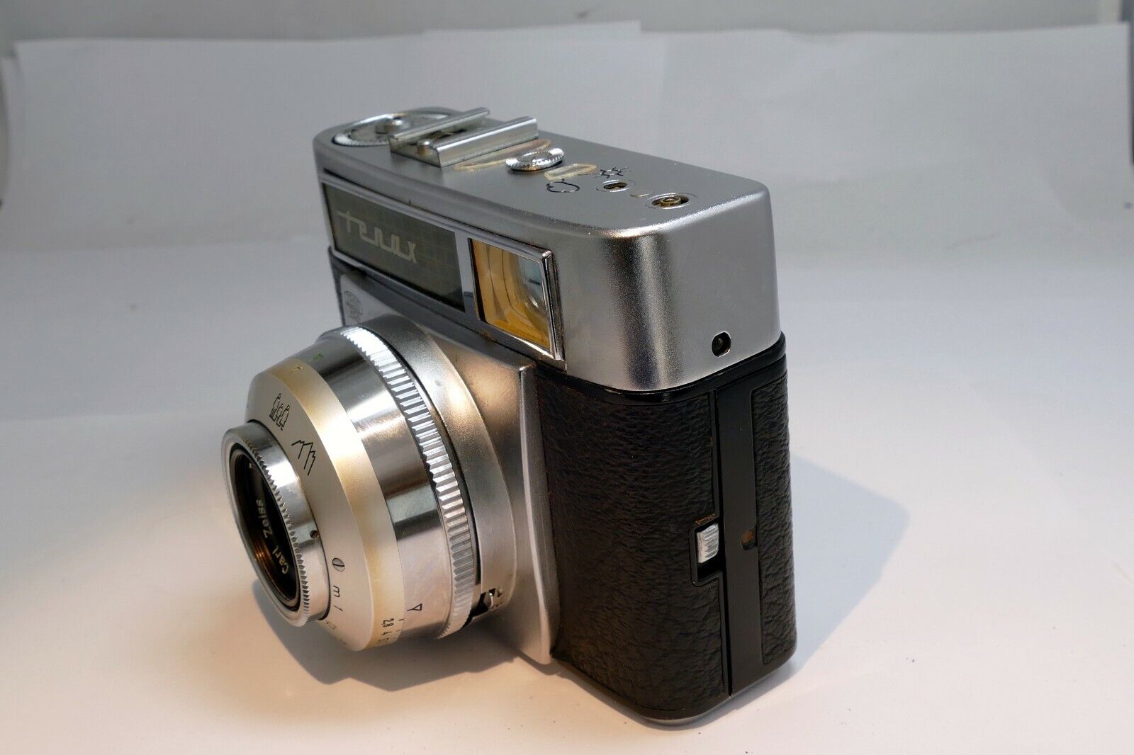 CAMERA ZEISS IKON TENAX CAMERA  - as is for parts or not working