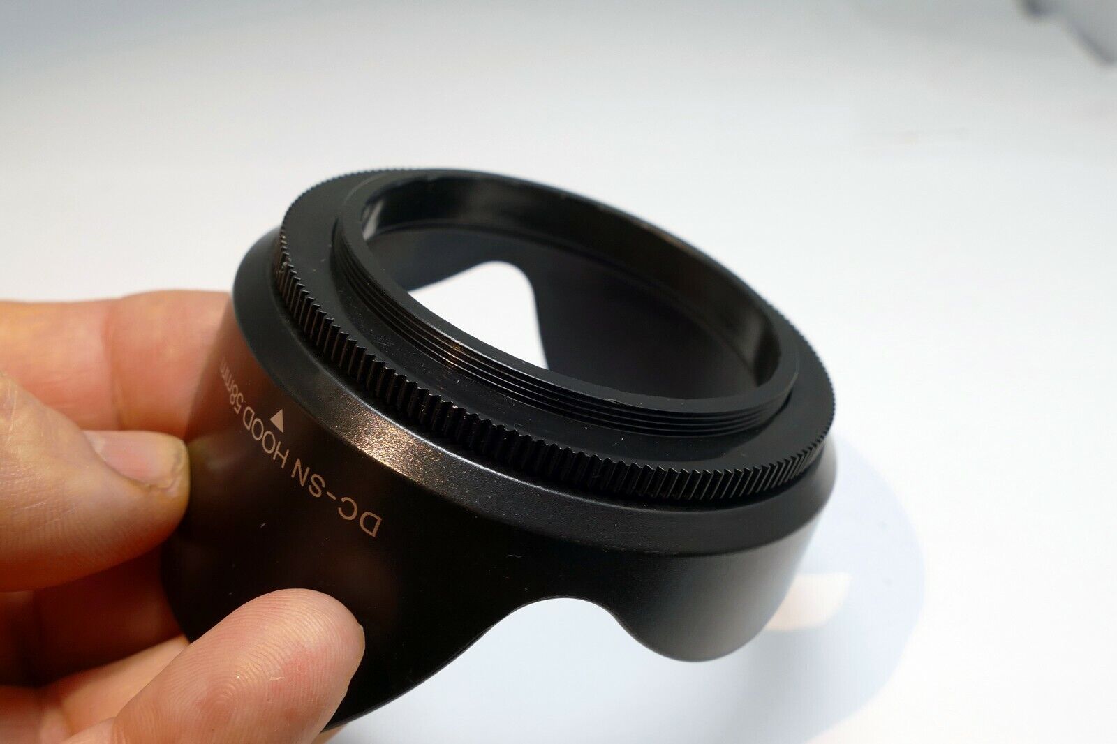 58mm Plastic Lens Hood Shade petal shaped for telephoto 18-200mm
