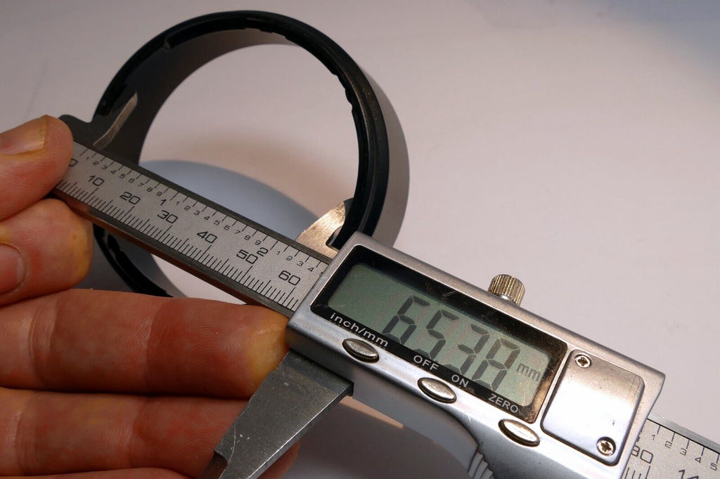 61mm Plastic Lens Hood Shade  twist on type