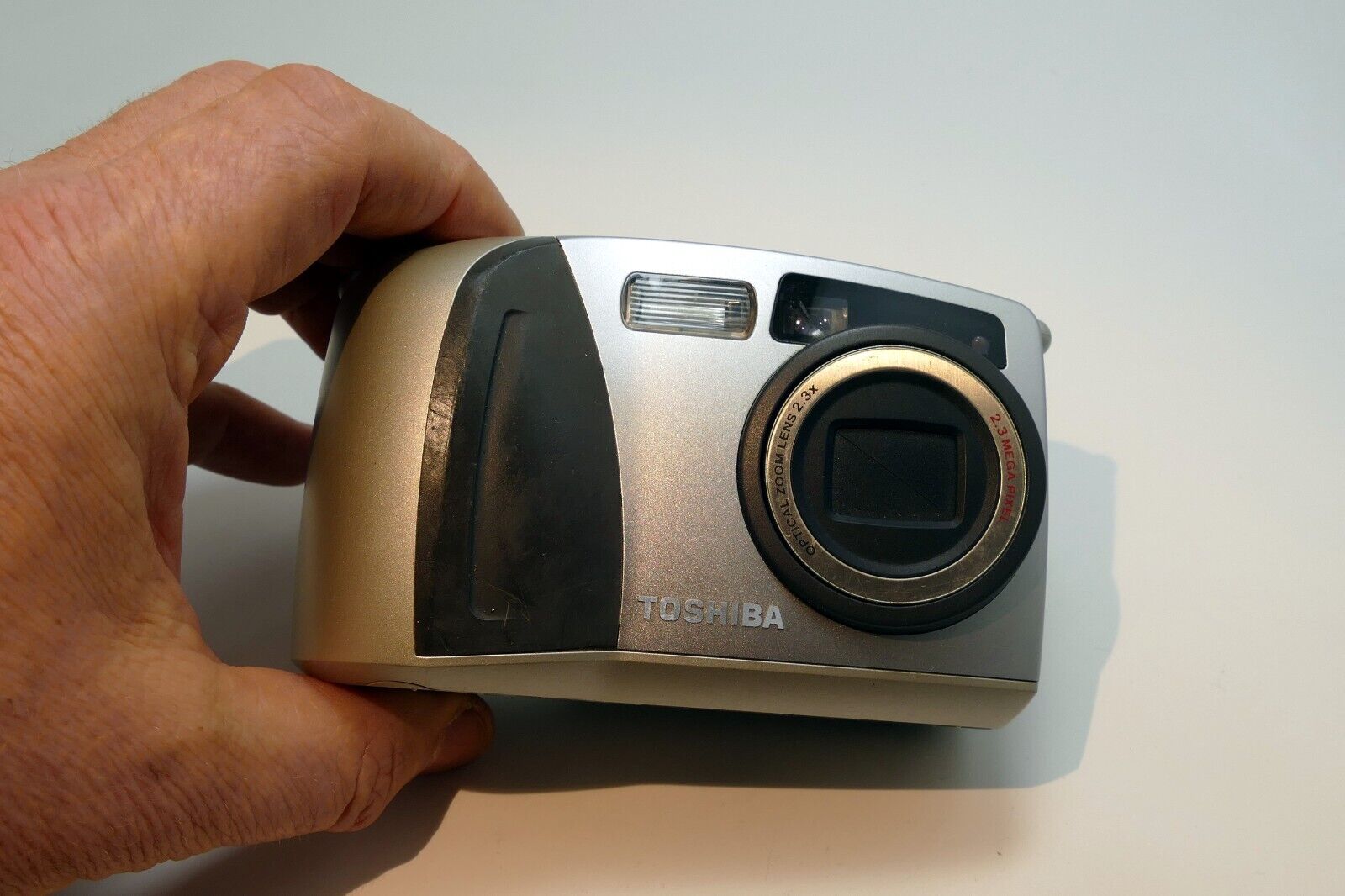 Toshiba PDR M25 2.2MP Digital Camera - Damaged, AS IS for Parts or Repair