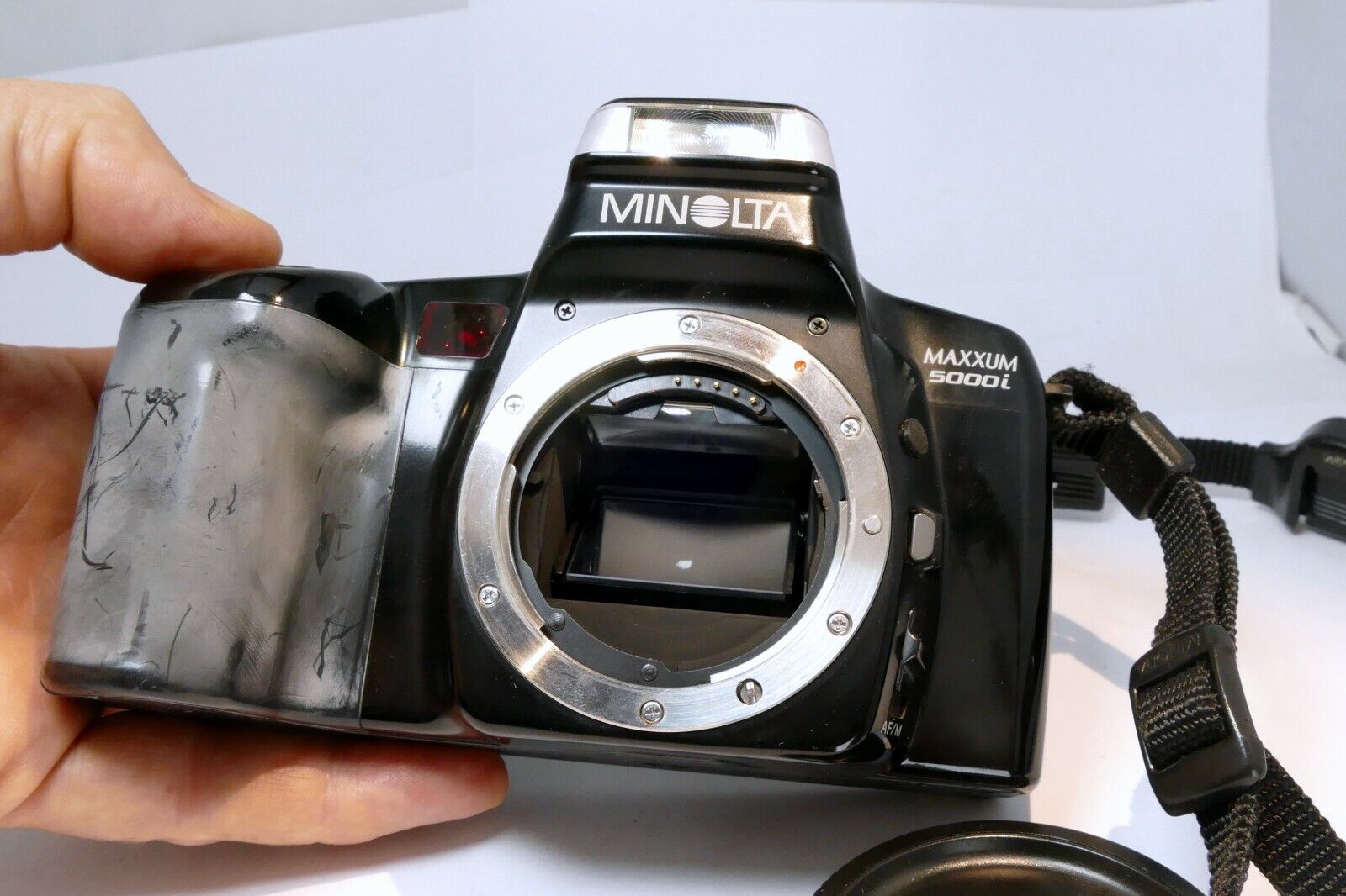 Minolta Maxxum 5000i 35mm SLR Film Camera body only