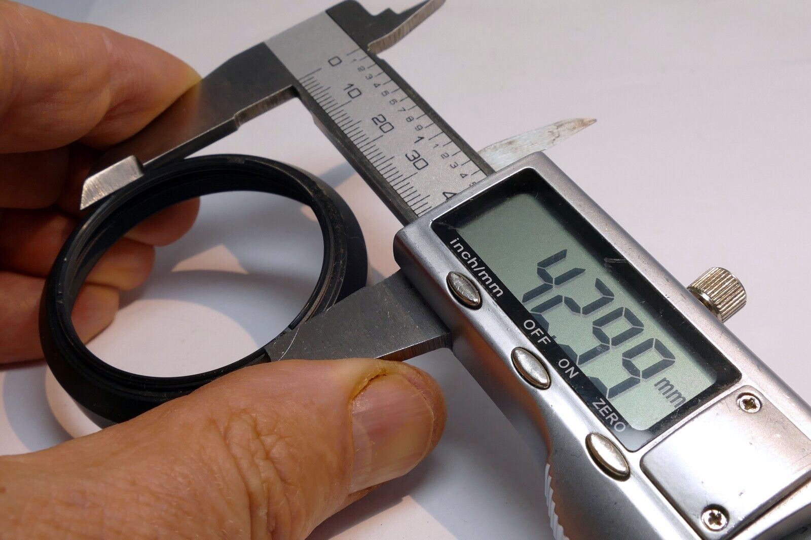 43mm Plastic Lens Hood Shade threaded for Fujifilm XF 23mm f/2 canon 22mm EF-M