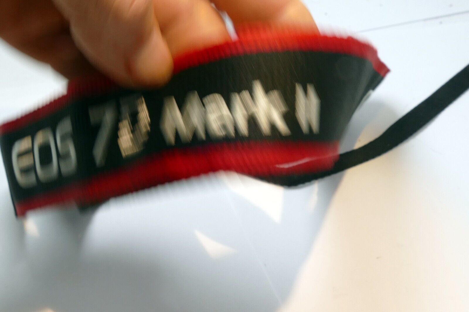 Canon EOS 7D Mark II Camera Shoulder Neck Strap Black-Red  -  Genuine OEM - MINT