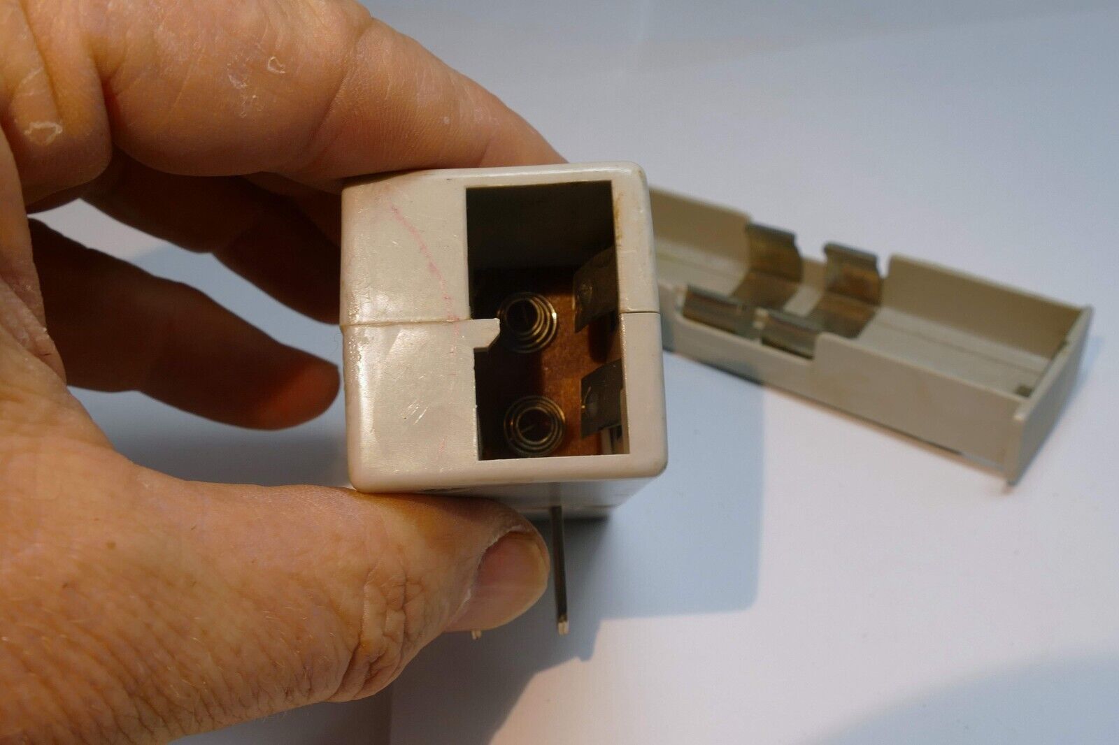 AA battery holder  for a vintage flash