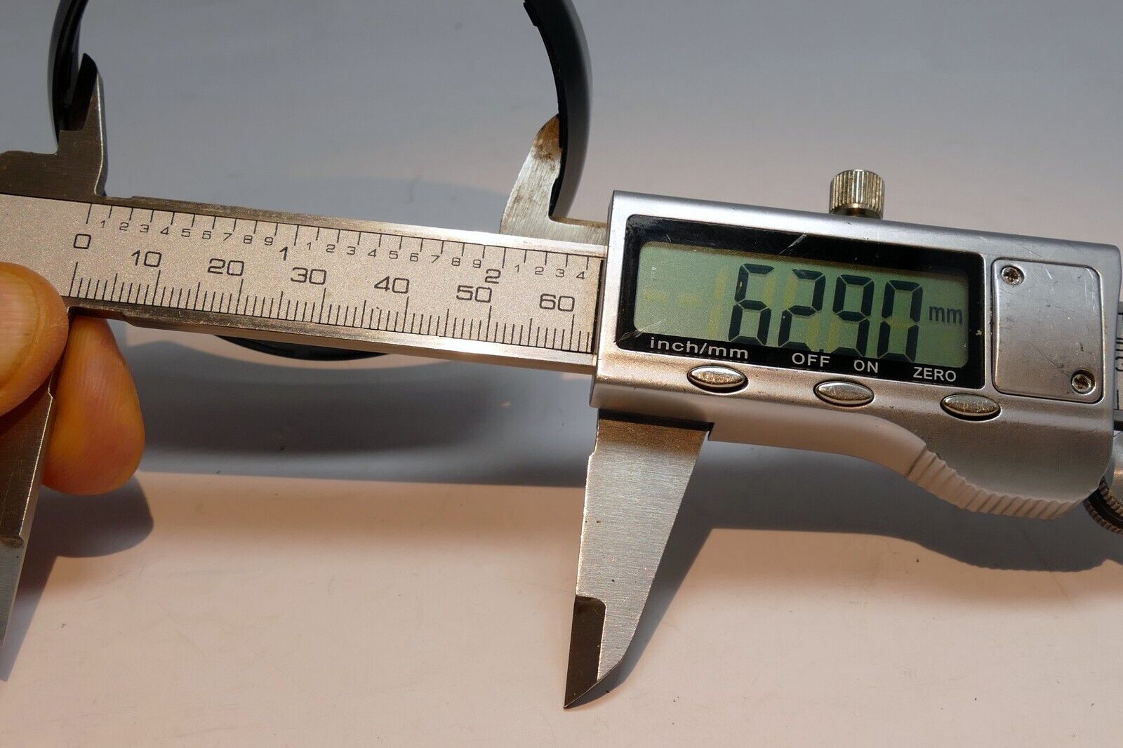 58mm Twist on type  Lens Hood Shade