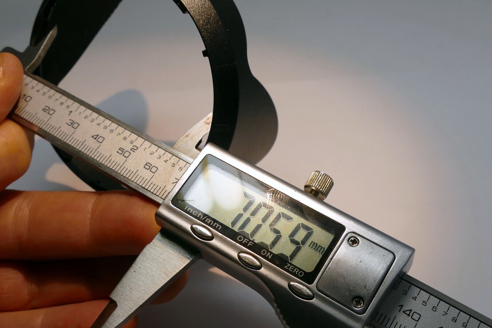 67mm Lens Hood Shade twist on type