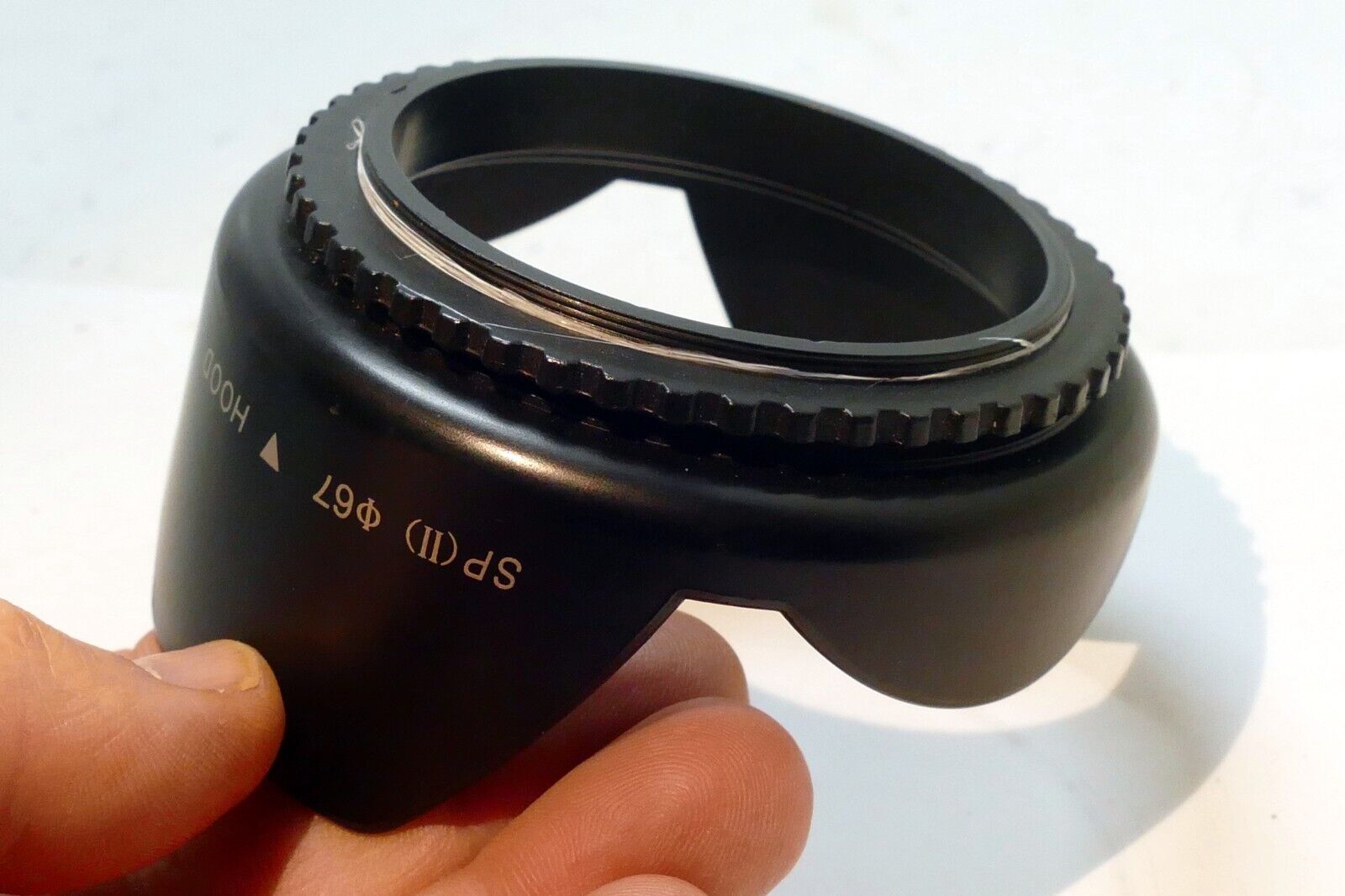 67mm Lens Hood Shade Petal Plastic screw in for  18-200mm AF