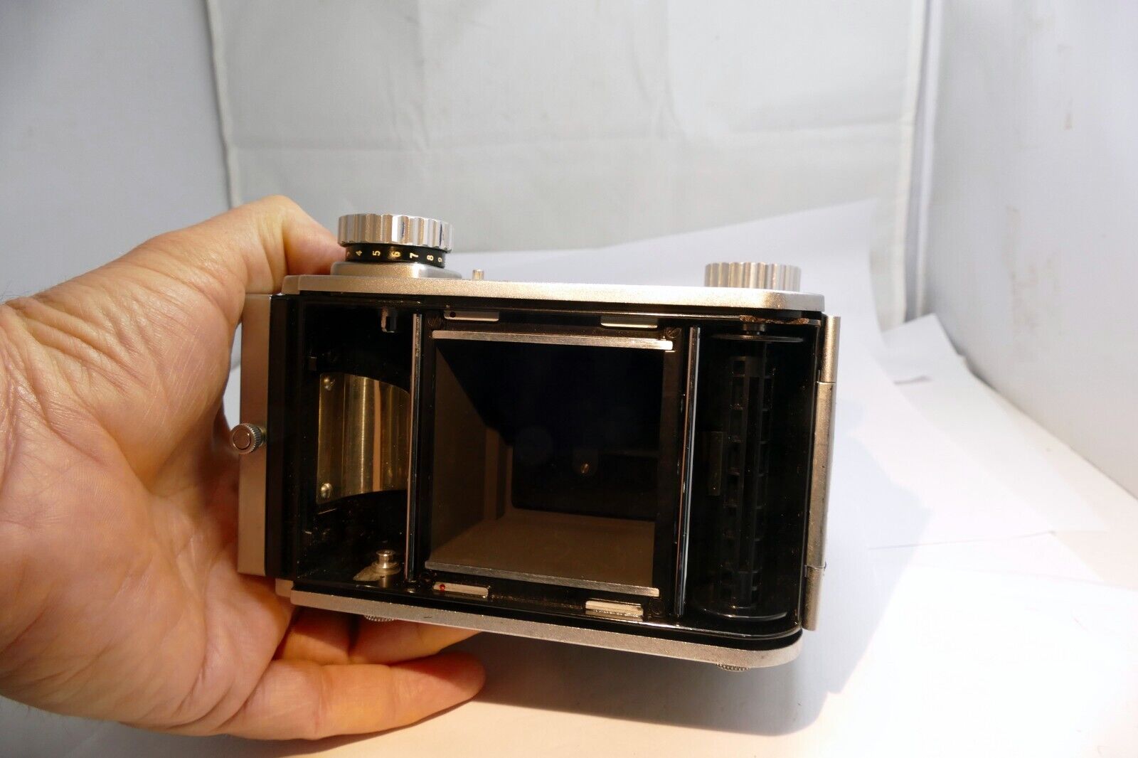 MAMIYA Mamiyaflex Professional TLR Film Camera Body - missing film back plate