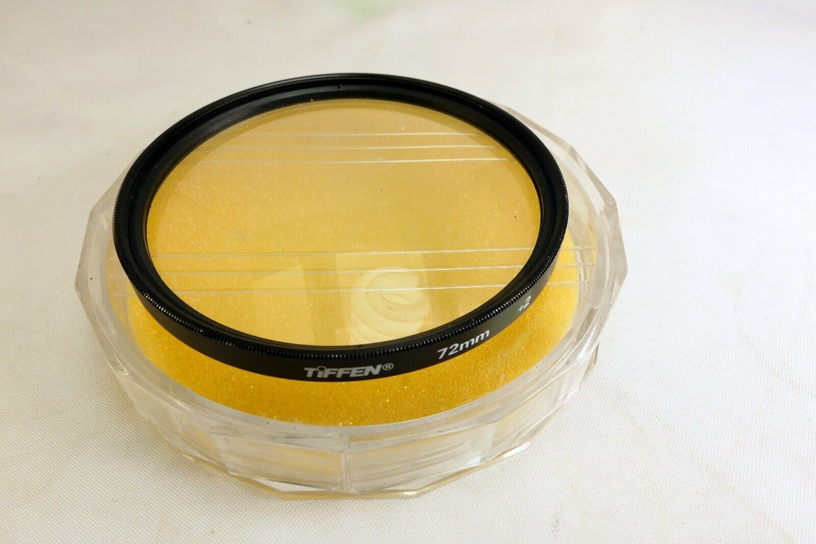 Tiffen 72mm +2 Close up macro lens filter scratched in the center