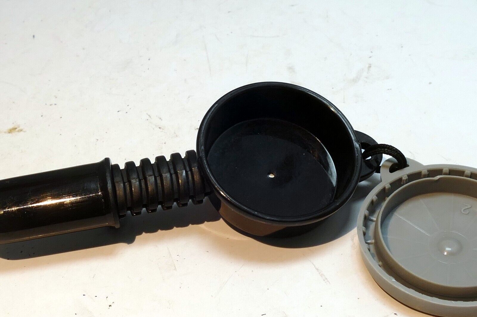 Lensbaby Lens aperture disc removal tool with magnet / case plastic