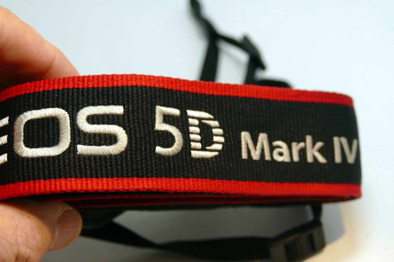 Canon EOS 5D Mark IV Digital Camera Neck Shoulder Strap Black-Red - Genuine OEM