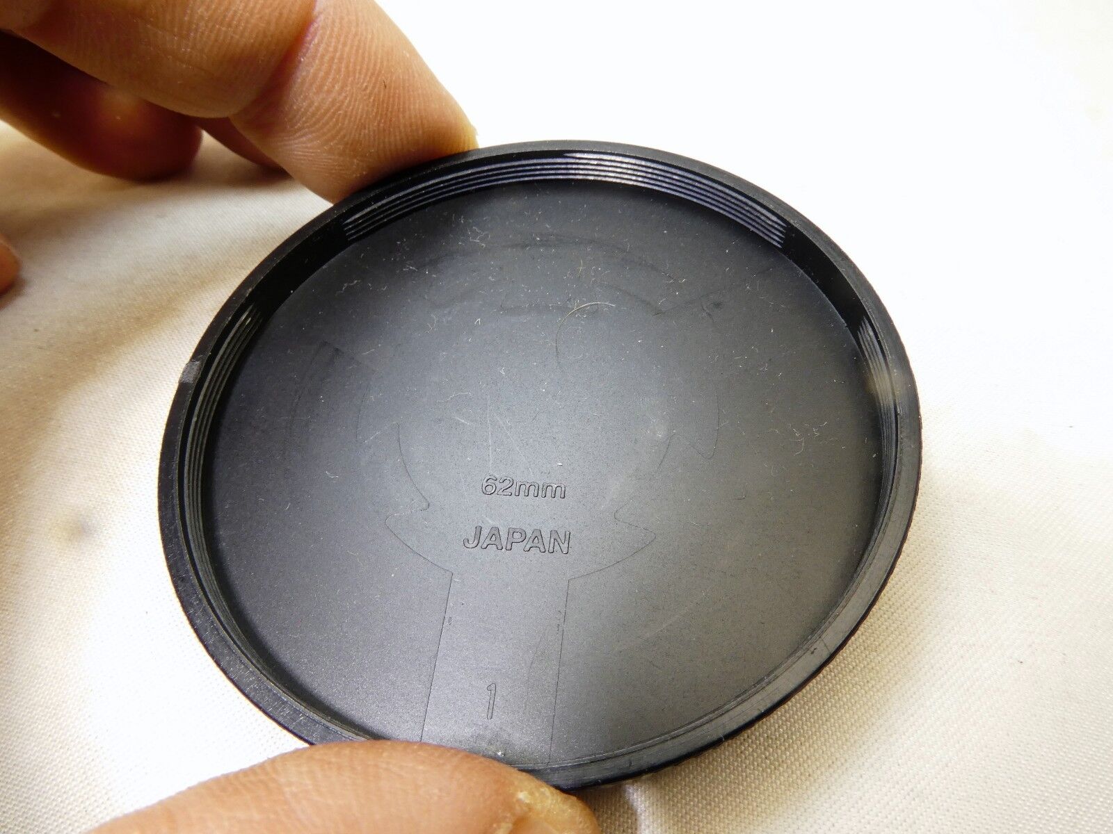 Olympus 62mm Screw in female threads Front Lens Cap Genuine