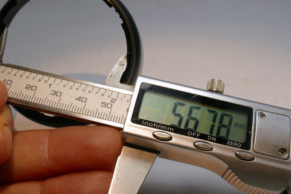 52mm Twist on type  Lens Hood Shade