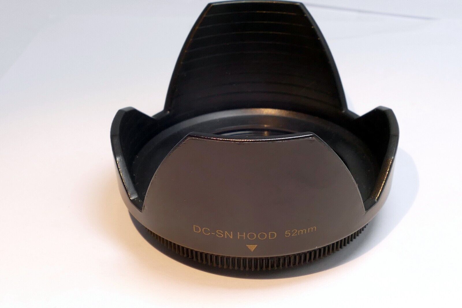 52mm Petal Lens hood shade threaded screw in for 18-55mm