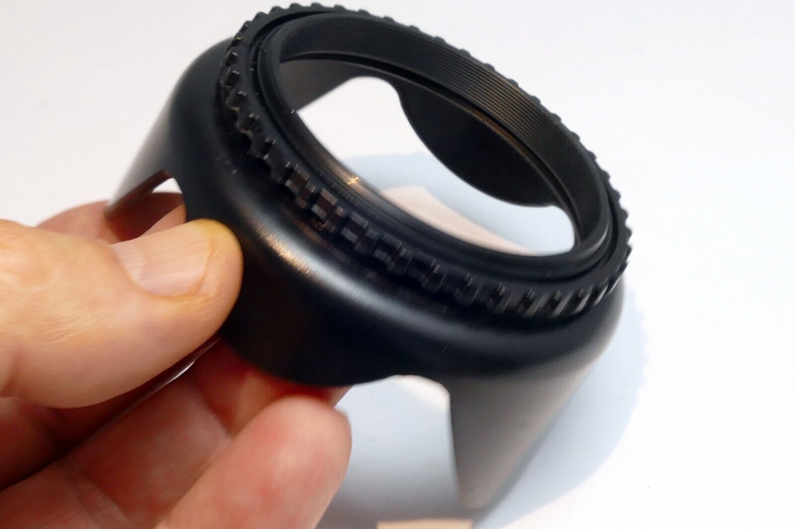 58mm Shade Lens Hood for  18-55mm plastic threaded petal
