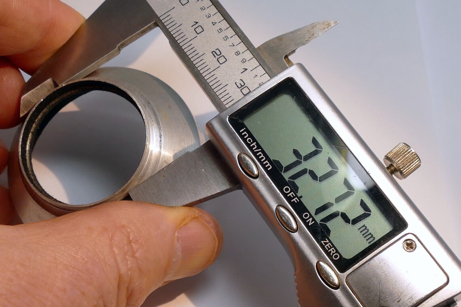 Milo series 5 V Metal Lens Hood Shade screw in for 33mm threaded