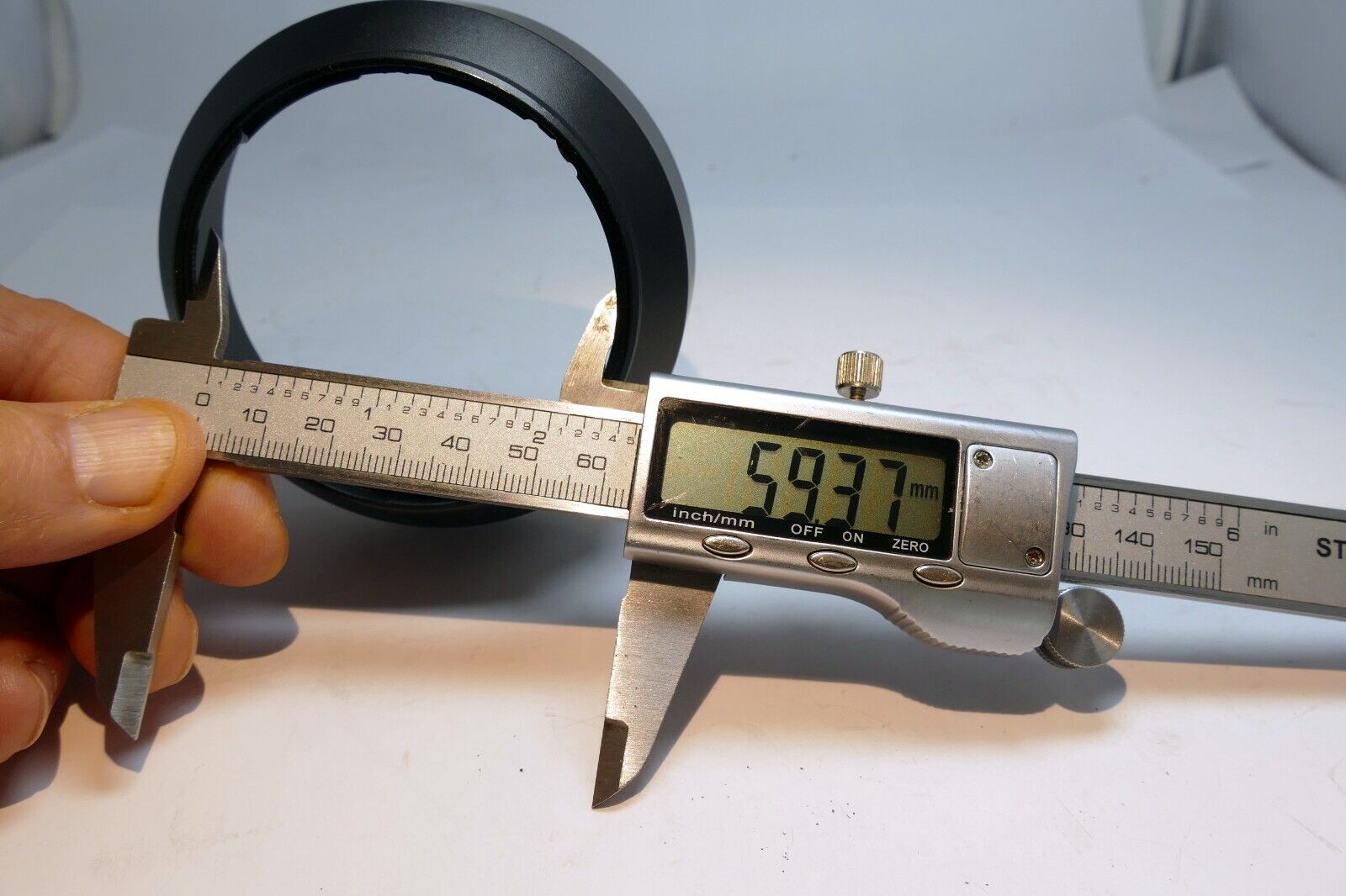 62mm Twist on type  Lens Hood Shade ( 65mm ID)