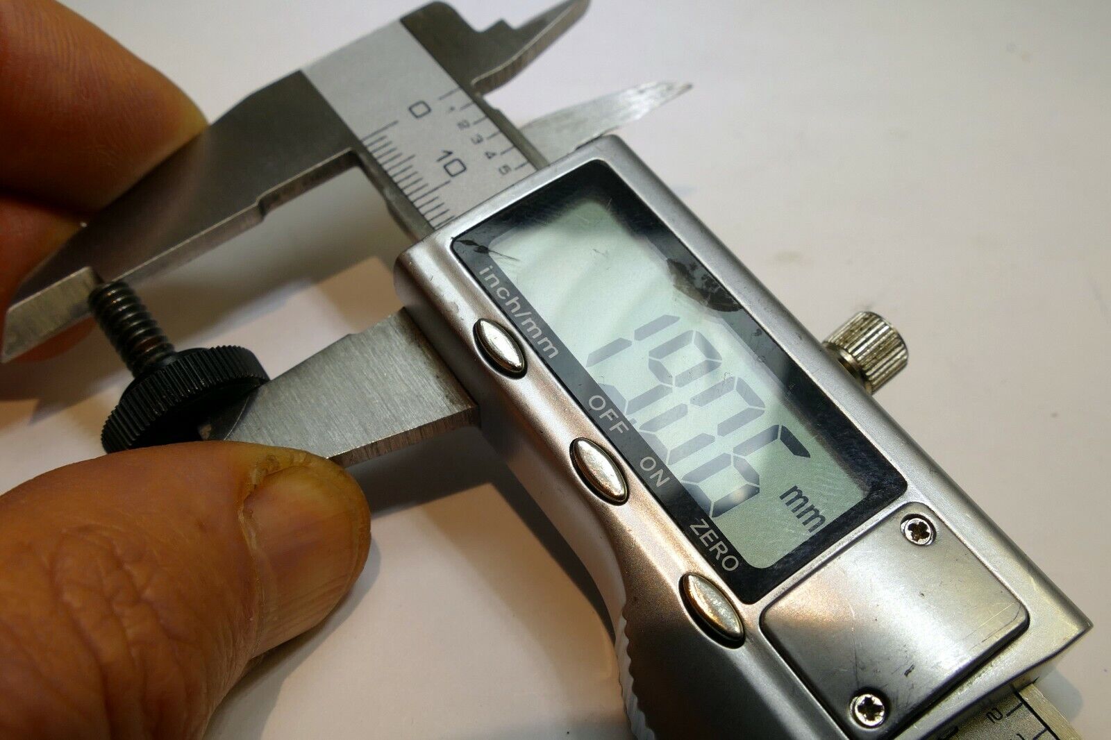 Locking Screw  for Lindahl Specialties LS Vignetter Lens Shade 4.5" 43-1245 1246