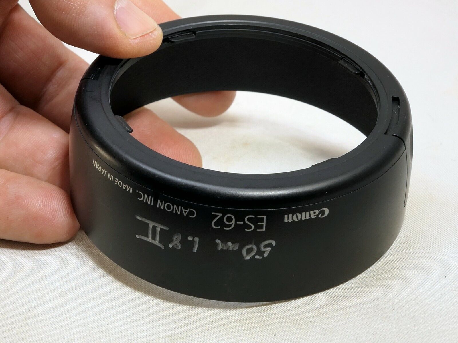 ES-62 52mm Plastic Lens hood for Canon 50mm f1.8 EF II Lenses clip on type